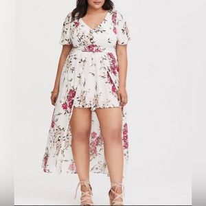 torrid 18 WHITE FLORAL CHALLIS OVERSKIRT ROMPER